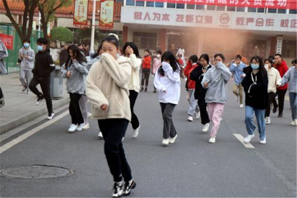 新余市职业教育中心开展消防暨防震减灾疏散演练